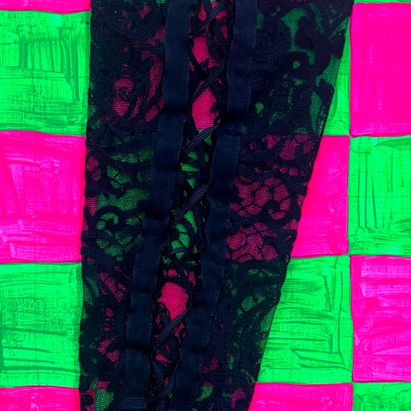 ★ Mimi Holliday Black Lace Gloves ★ - Picture 4 of 4